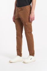 Pantaloni cargo con tasconi sul retro